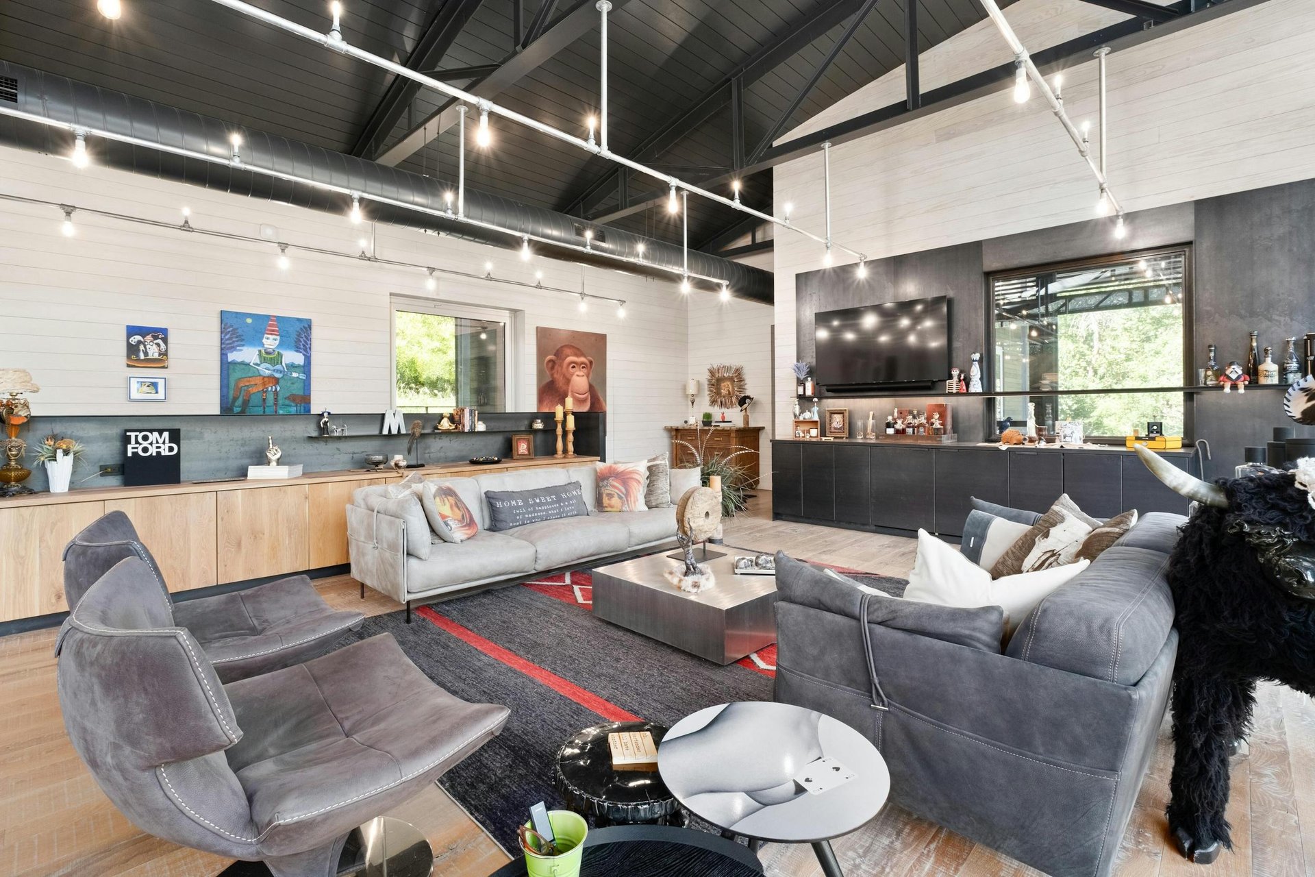 2212 River Hills Road 