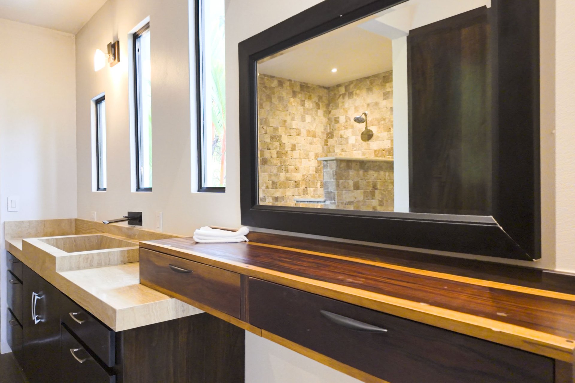 Stylish 4 bedroom home in the popular Dominicalito community, 7 minutes to the beach