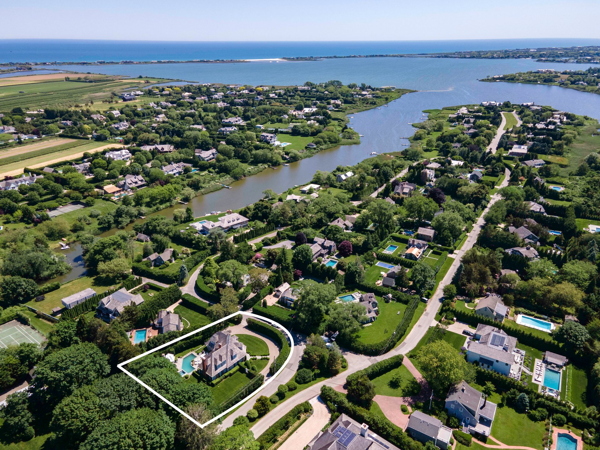 Furnished Designer Luxury Cottage in a Historic Waterfront Neighborhood