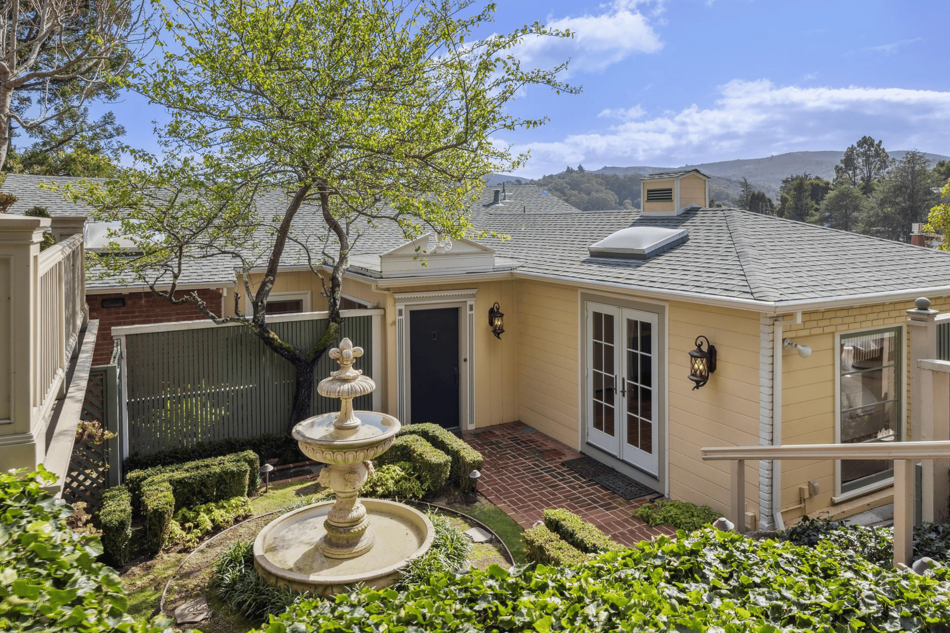 215 Julia Ave