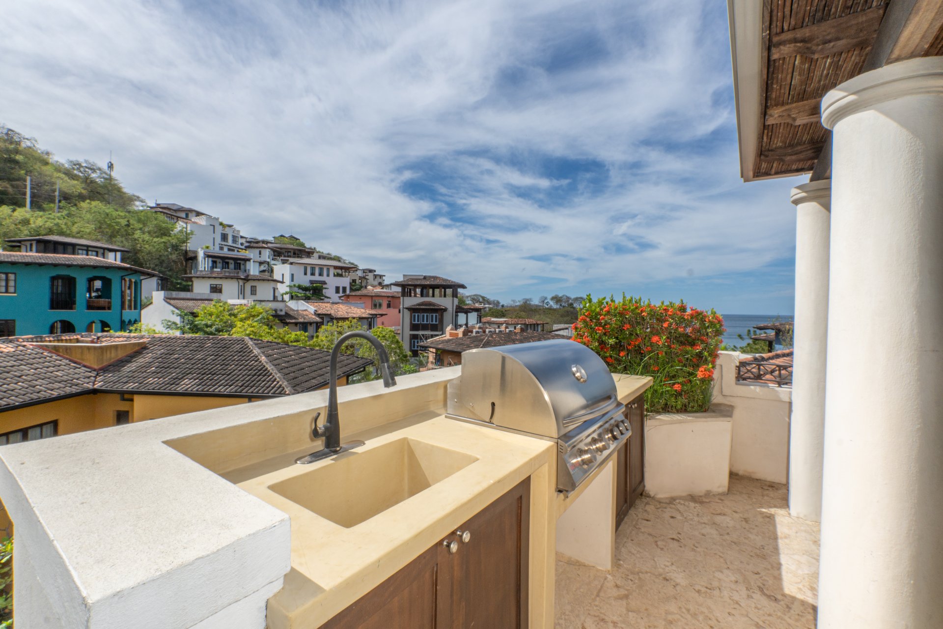 36 Plaza Carlota | Elegant Rooftop Flat with Ocean & Mountain Views in Downtown Las Catalinas