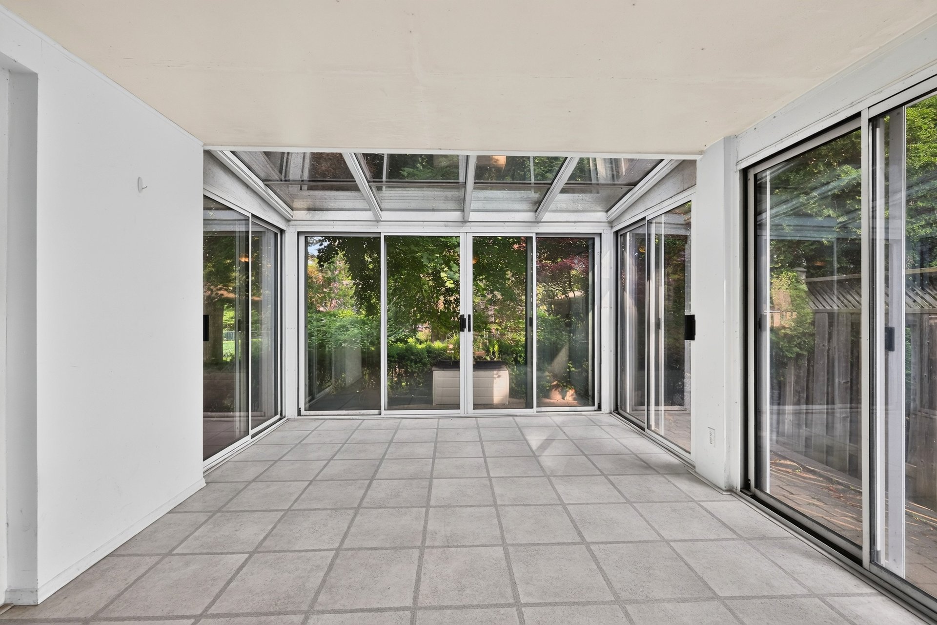 975 Cresthampton Lane