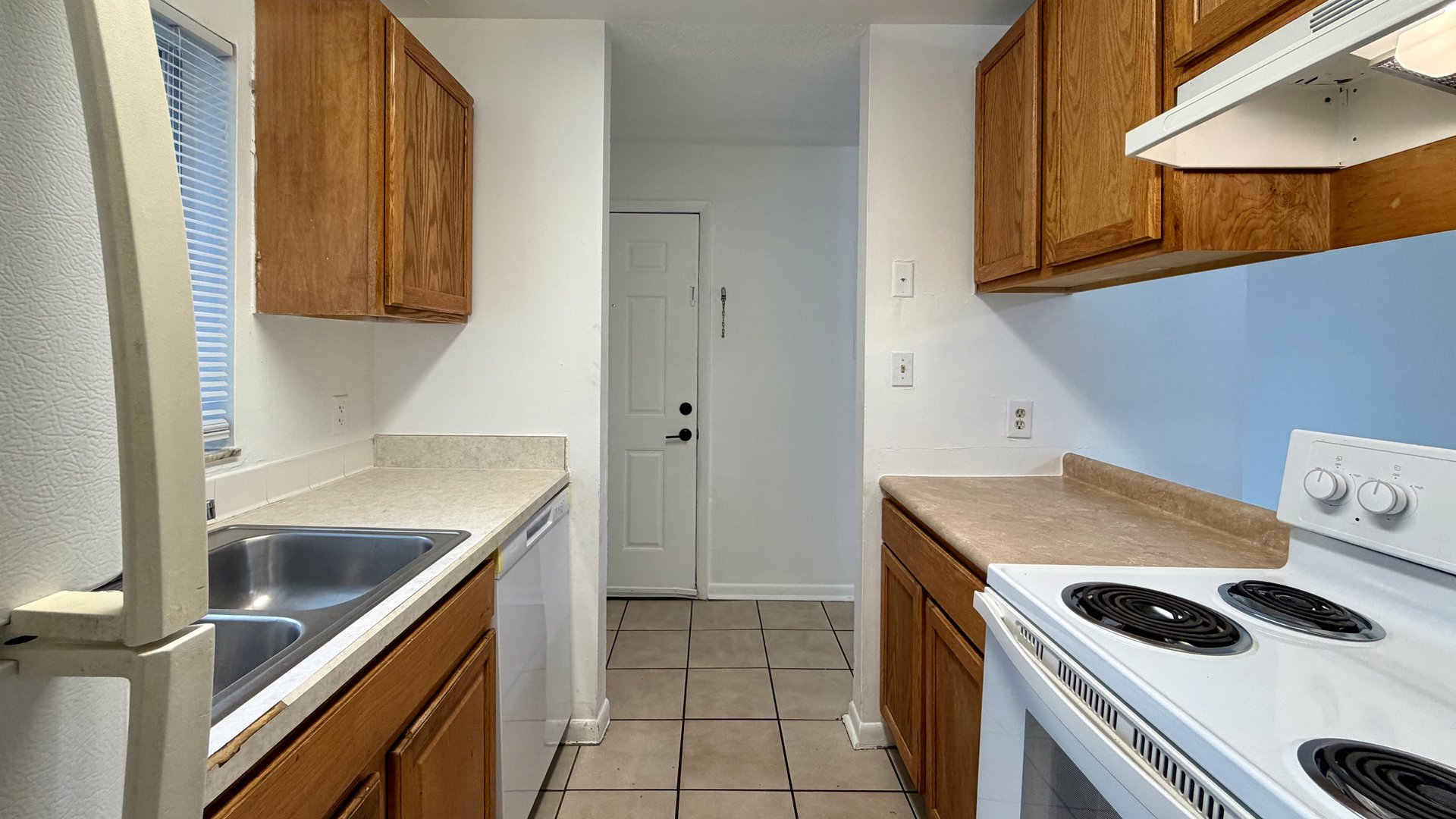 Spacious Ground-Floor Apartment for Lease in Winter Springs