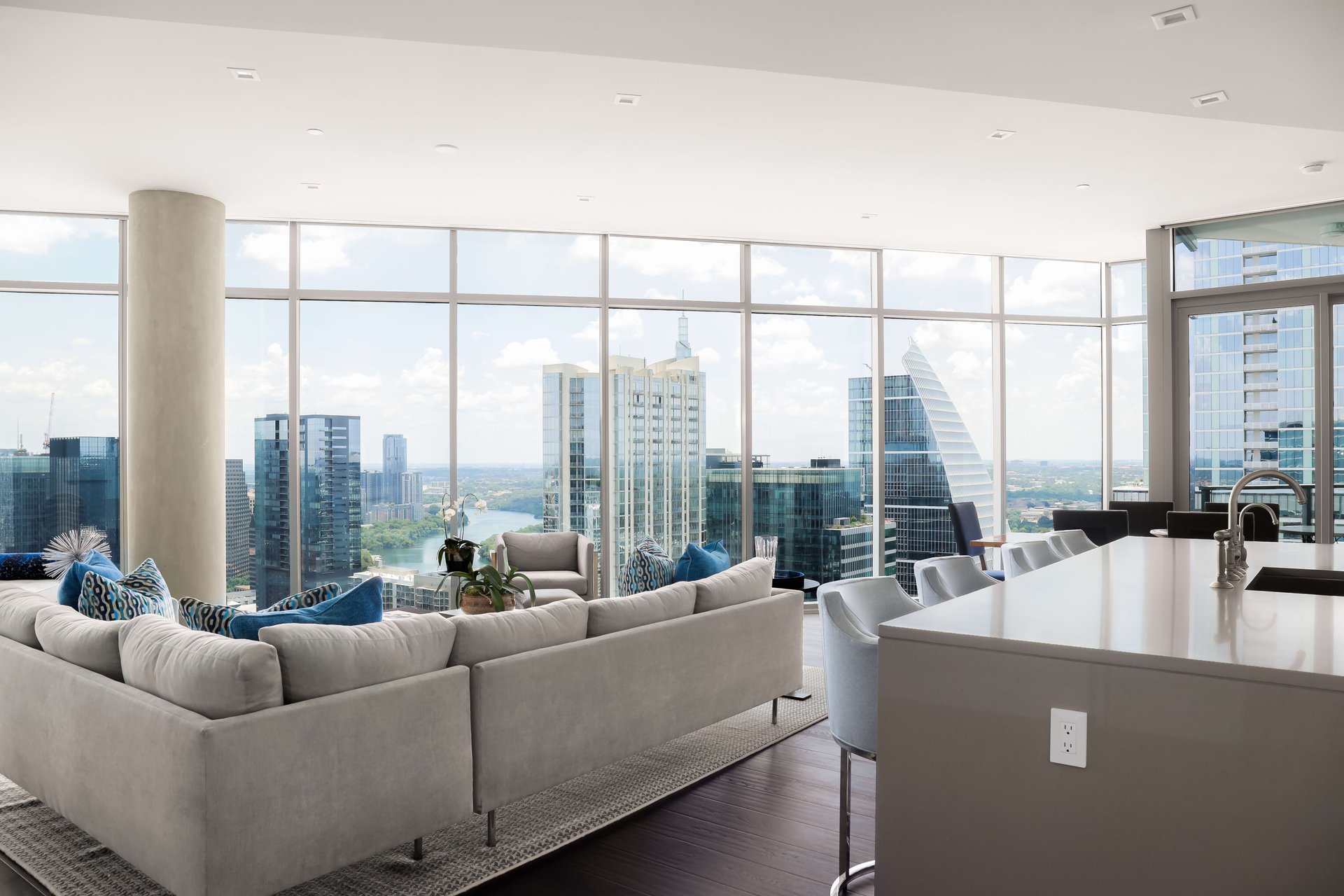 501 West Ave #3701