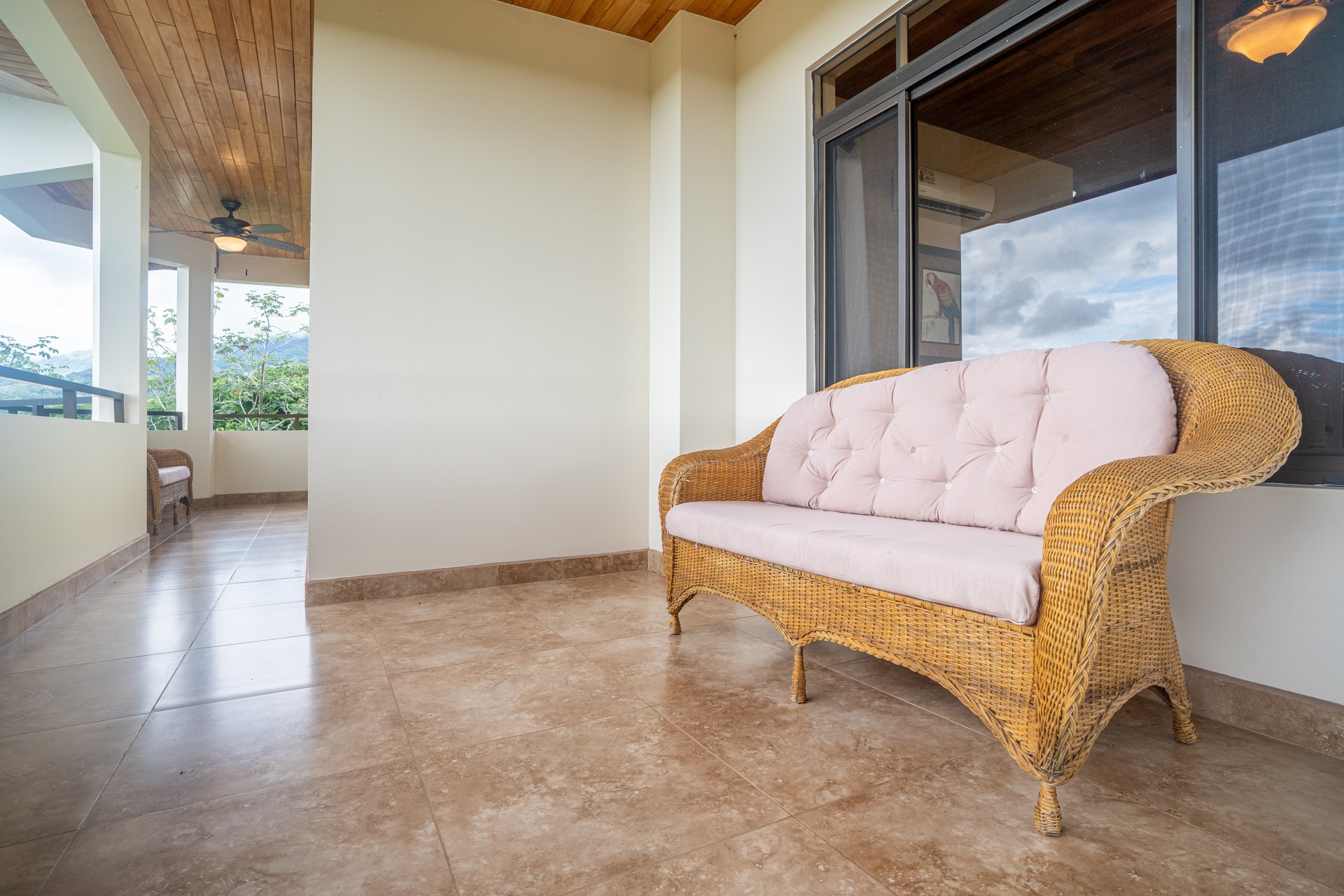 OSA Golf -  2 bed 2 bath Penthouse Condo! With Golf Membership