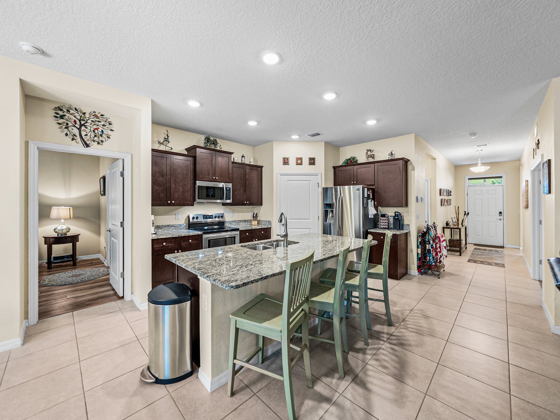 12615 EASTPOINTE DR