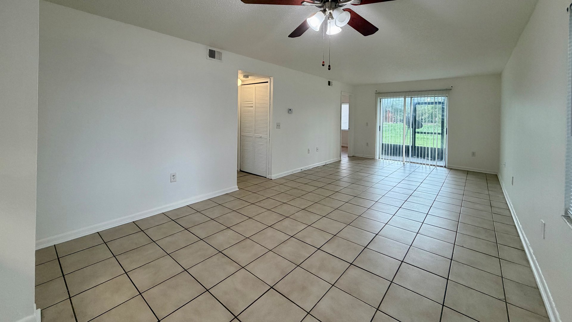 Spacious Ground-Floor Apartment for Lease in Winter Springs