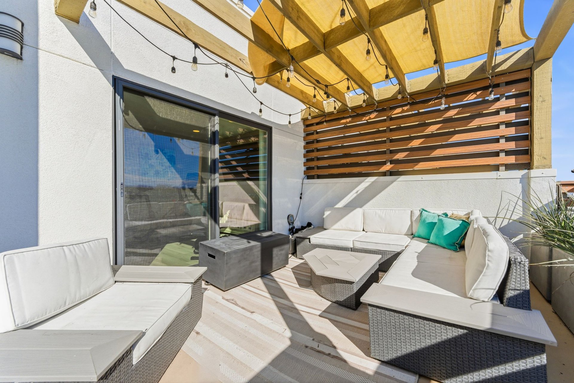 1650 Topanga
