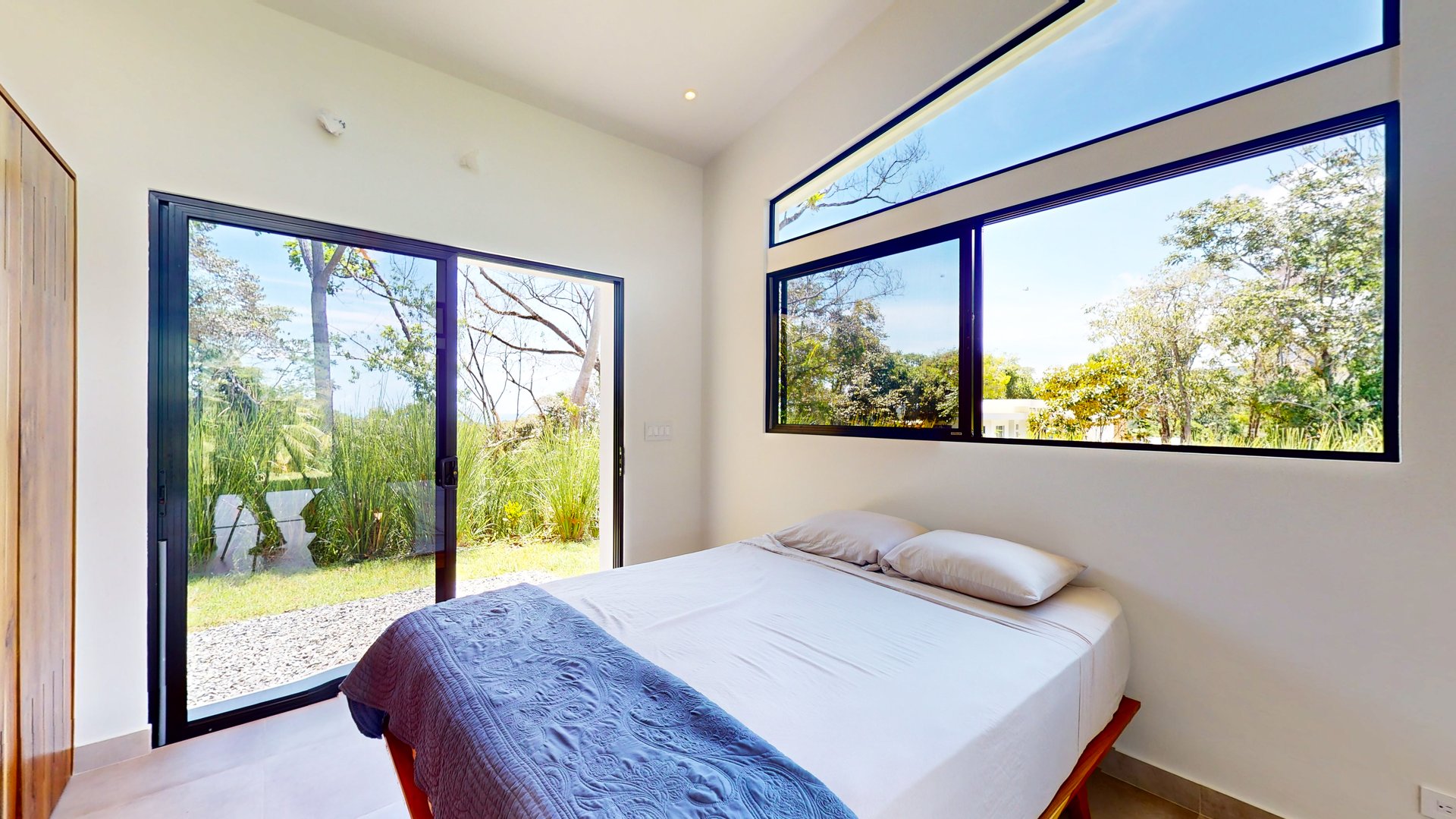 Exquisite Modern Retreat with Ocean and Mountain Views in Ojochal, Costa Rica