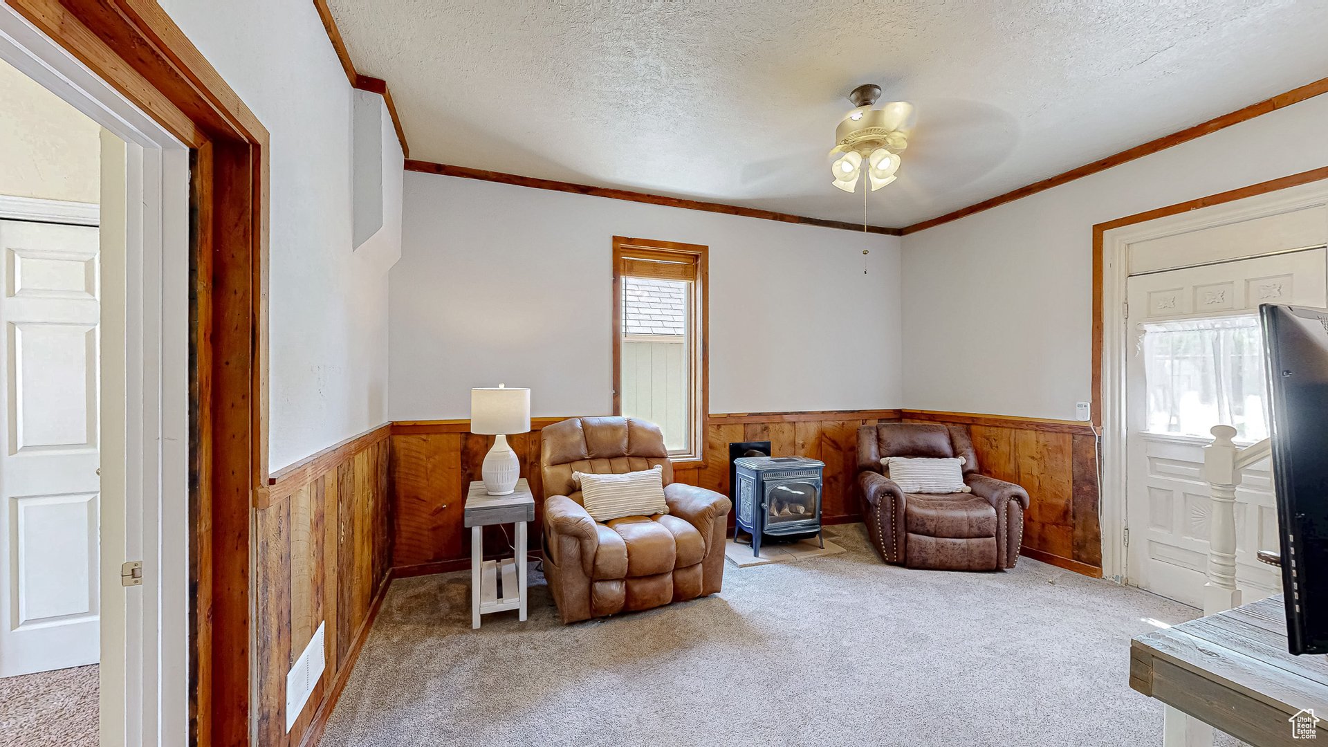 161 W Center St