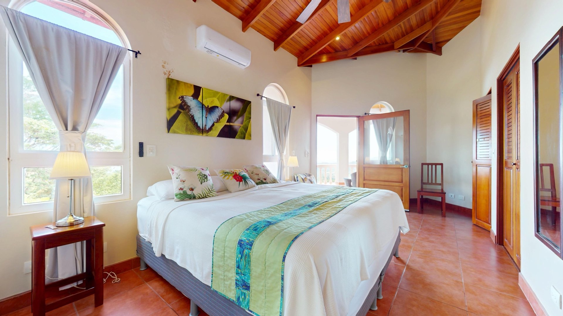 Ojochateau - Rare Ocean & Mountain View 4BR Home in Costa Rica