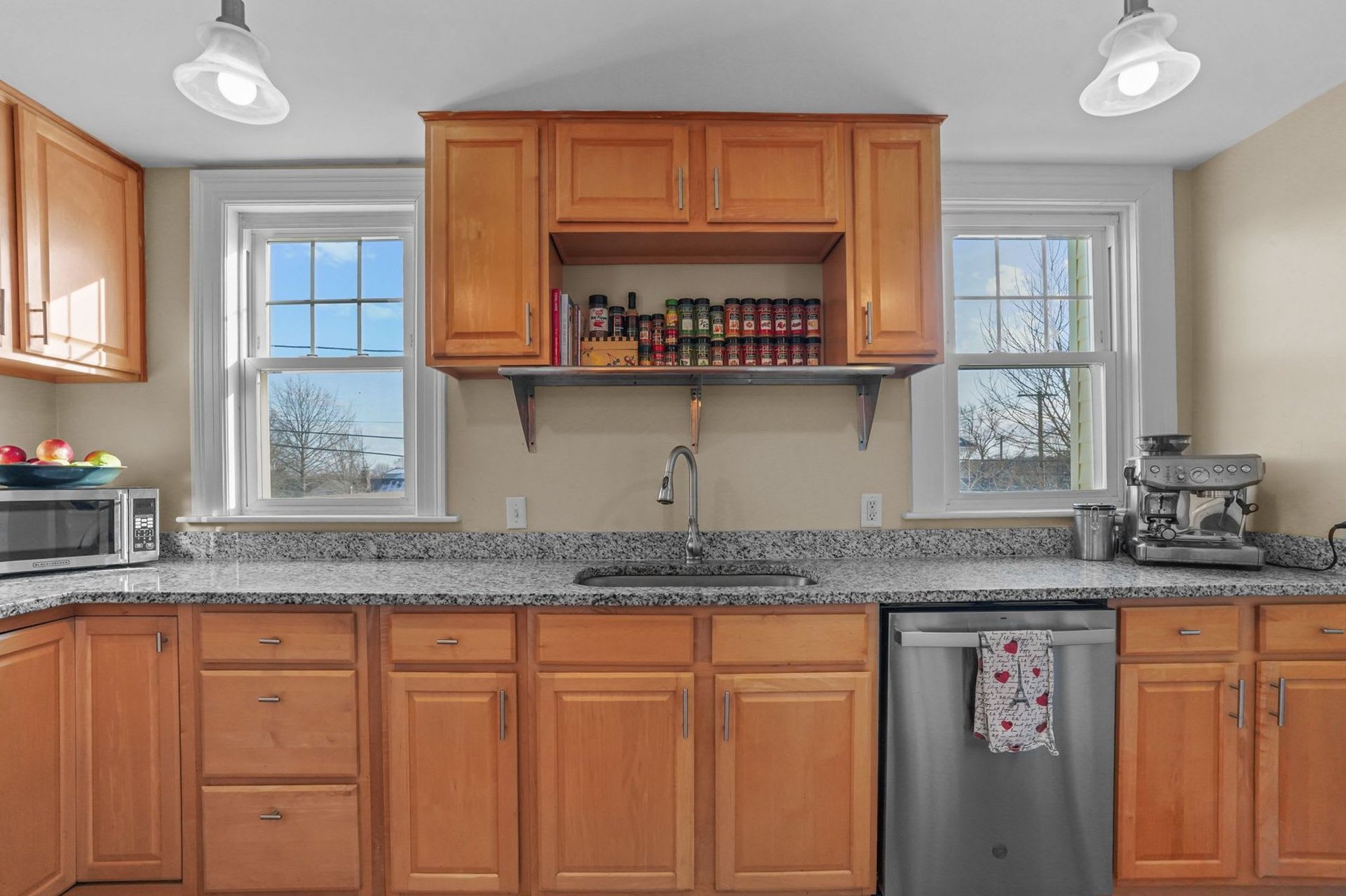 573 Academy Ave Unit 2 - Elmhurst