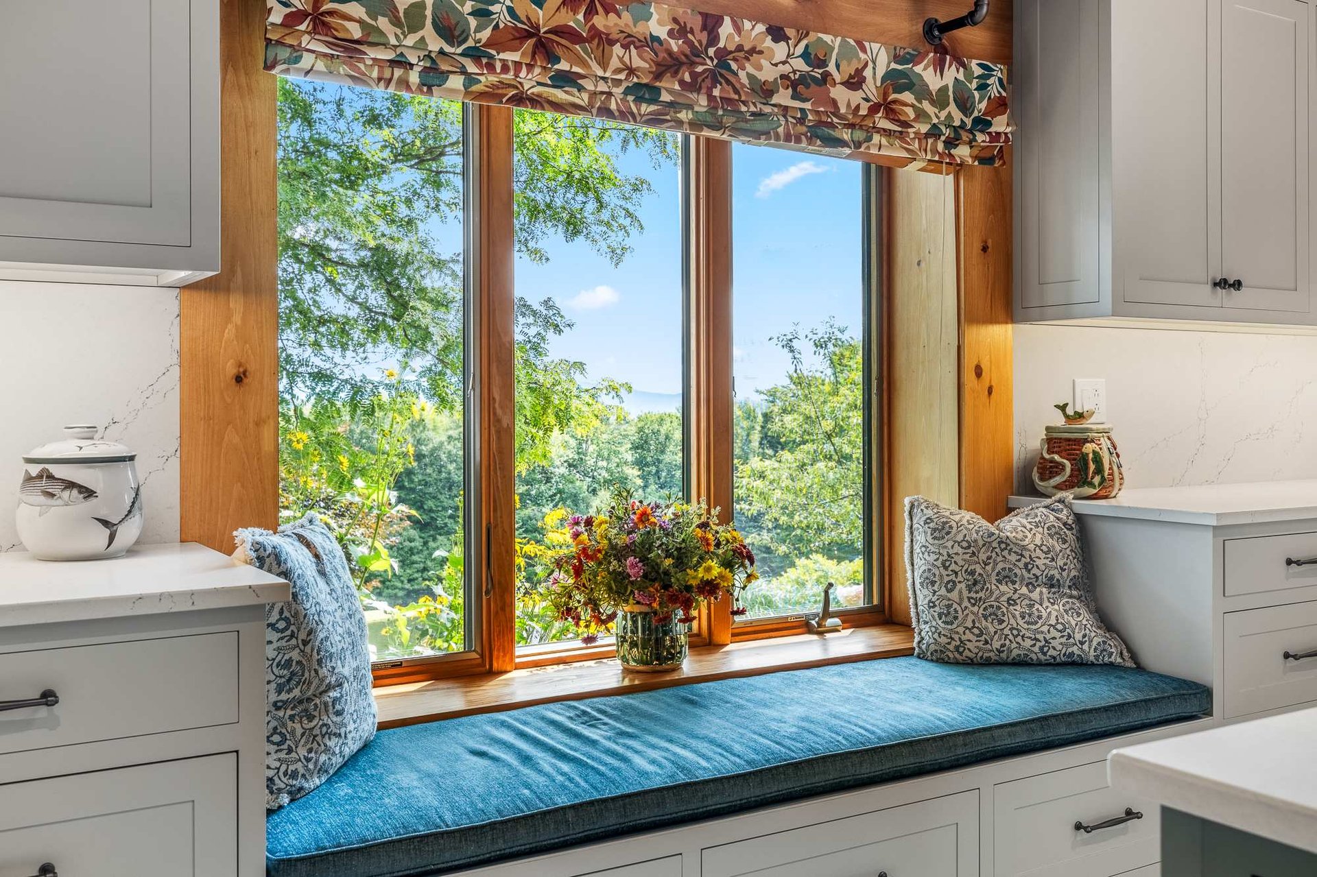 Exclusive Mountain Log Home - Monthly Rental Avail.