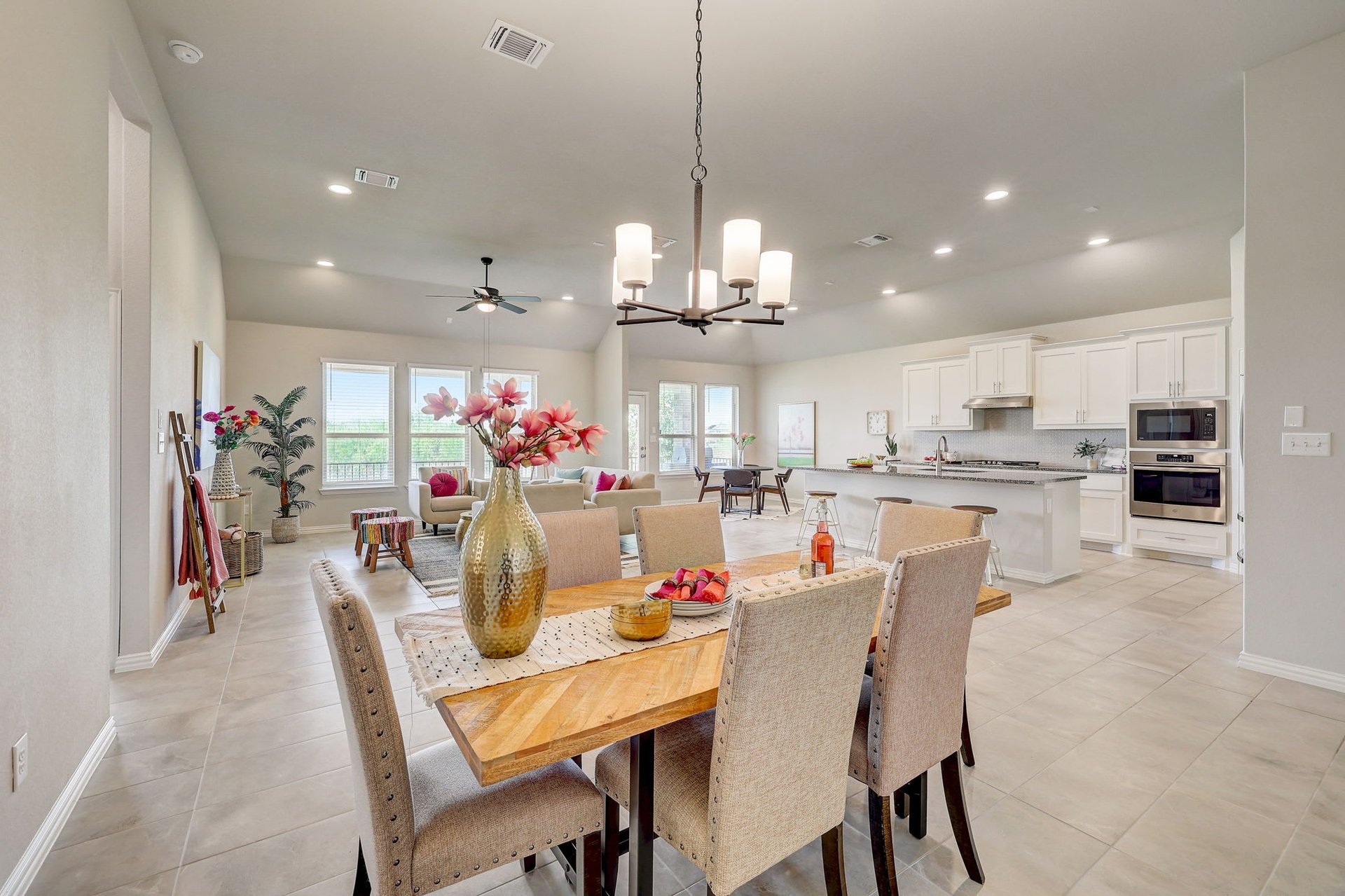 Charming single-story home in the desirable Paloma Lake in RR that backs to a greenbelt!