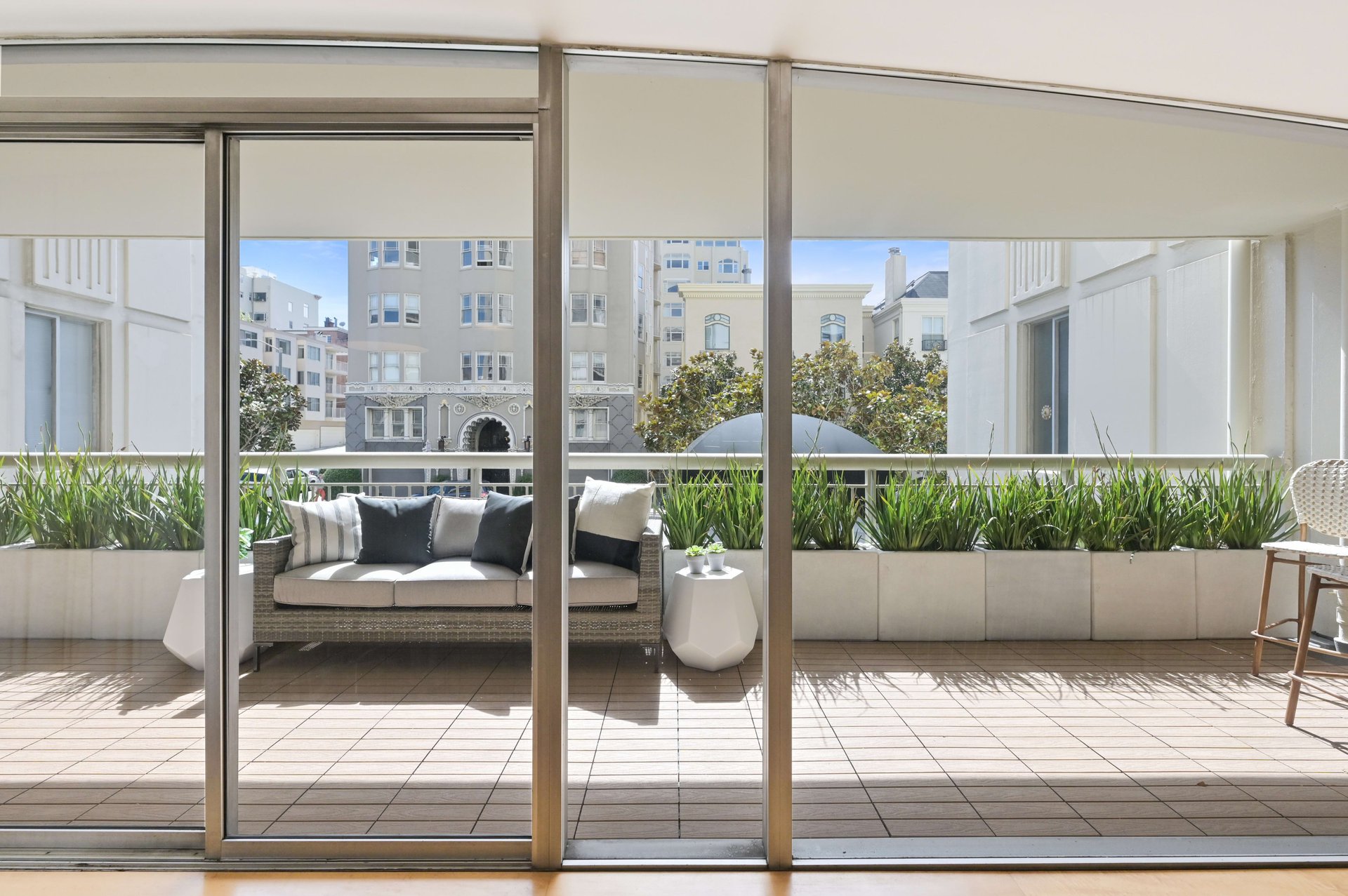 Large Condo & Terrace at 2200 Pacific