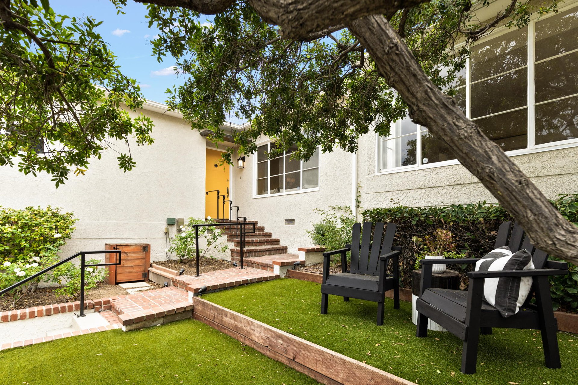 Wonderful and Warm Traditional Home with Views in The Los Feliz Hills