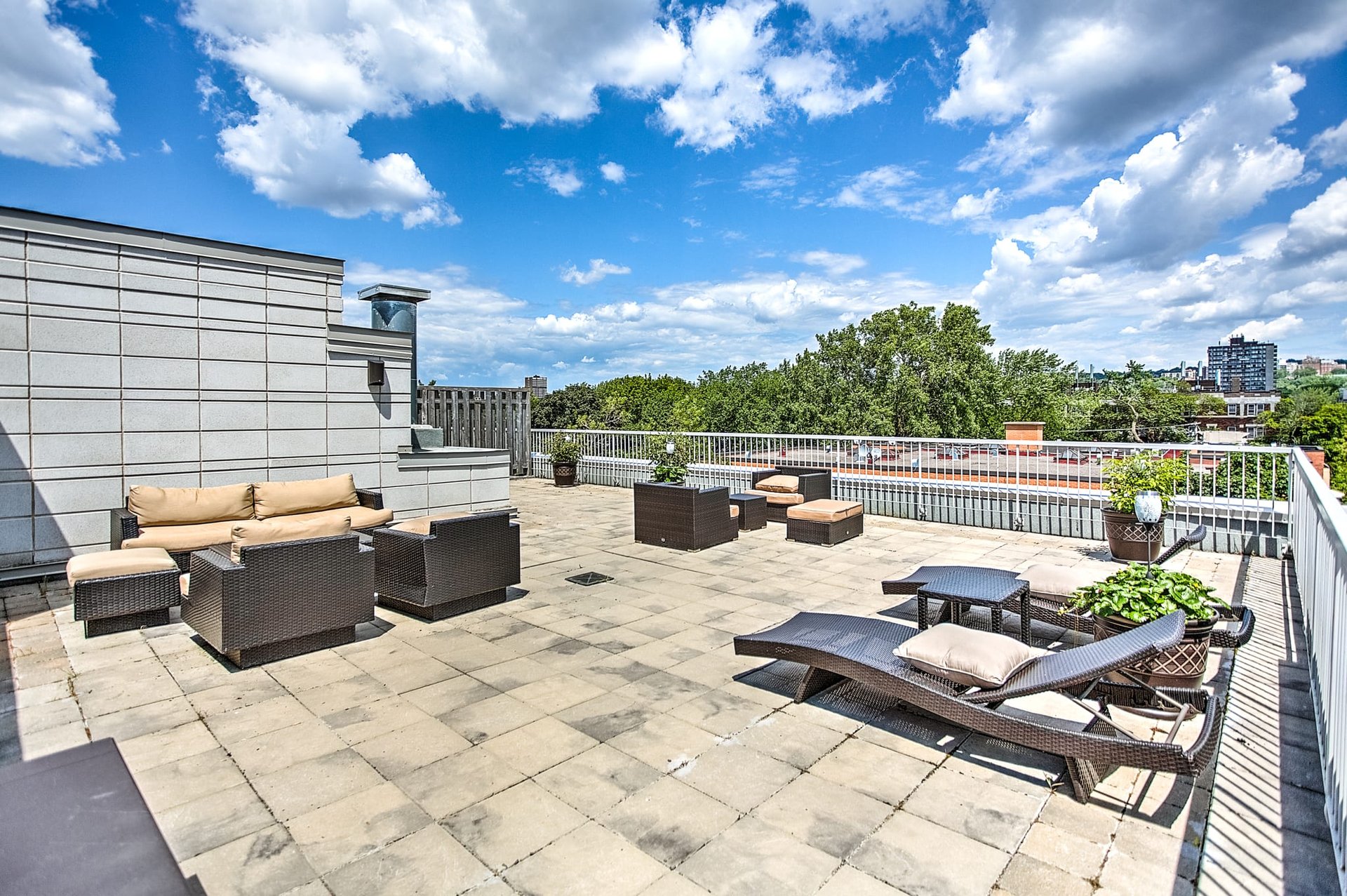 5865 Av. de Monkland, Apt. 302