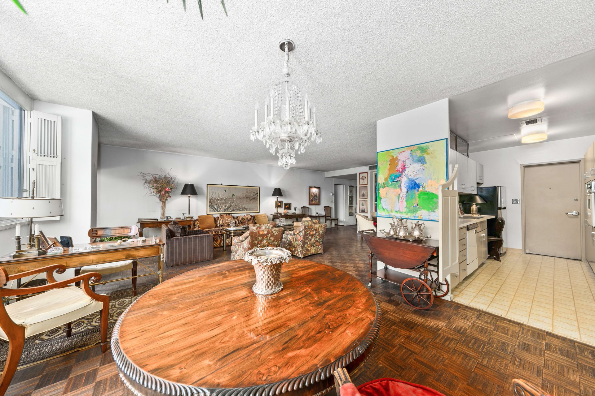 The Comstock #1B, Wilshire Corridor
