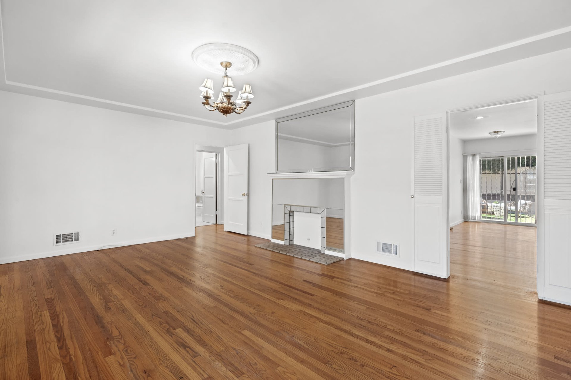 Pristine & Historic Trophy Duplex in Prime Miracle Mile