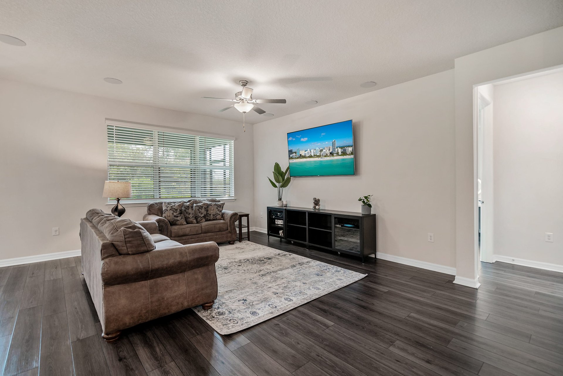 7604 POOL COMPASS LOOP 