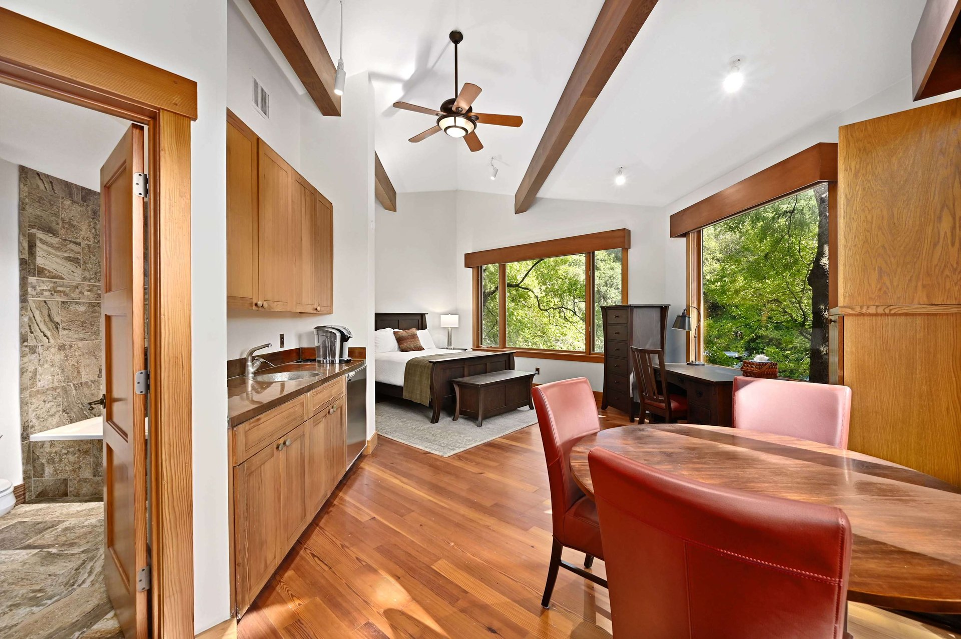23 Hull Circle