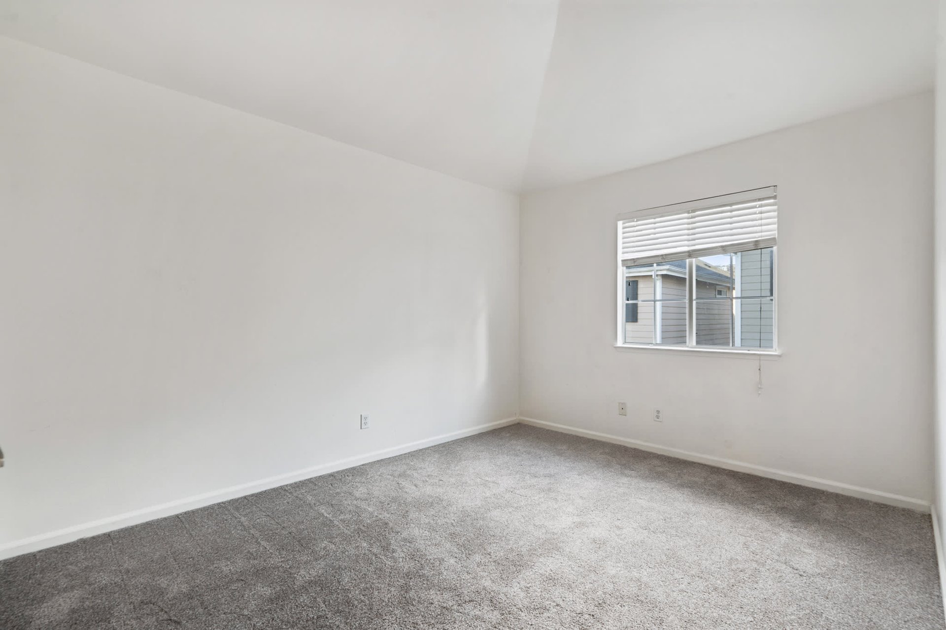 208 Darby Ct