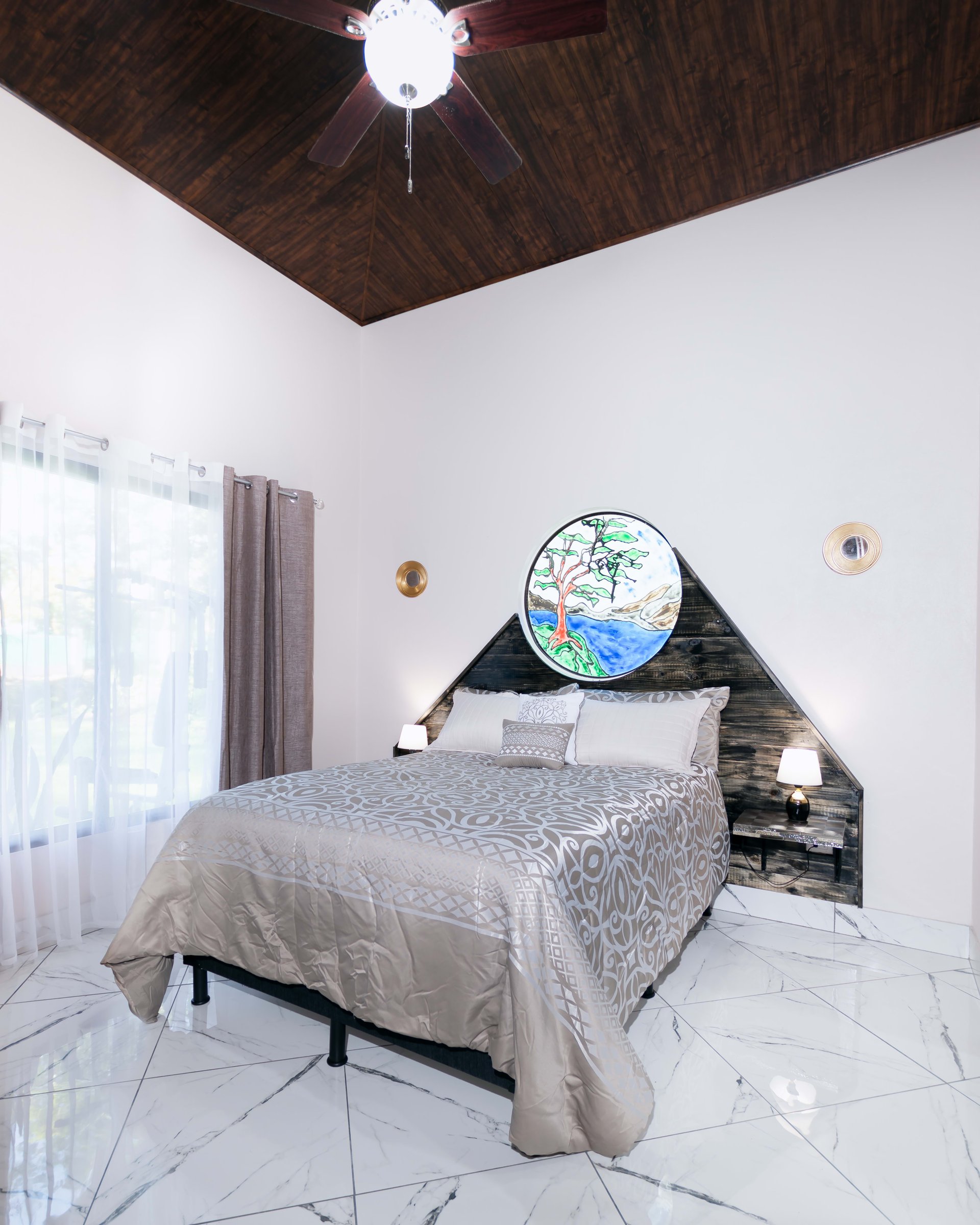 BRAND NEW 3-bedroom home, 5 minutes to Dominical Beach.