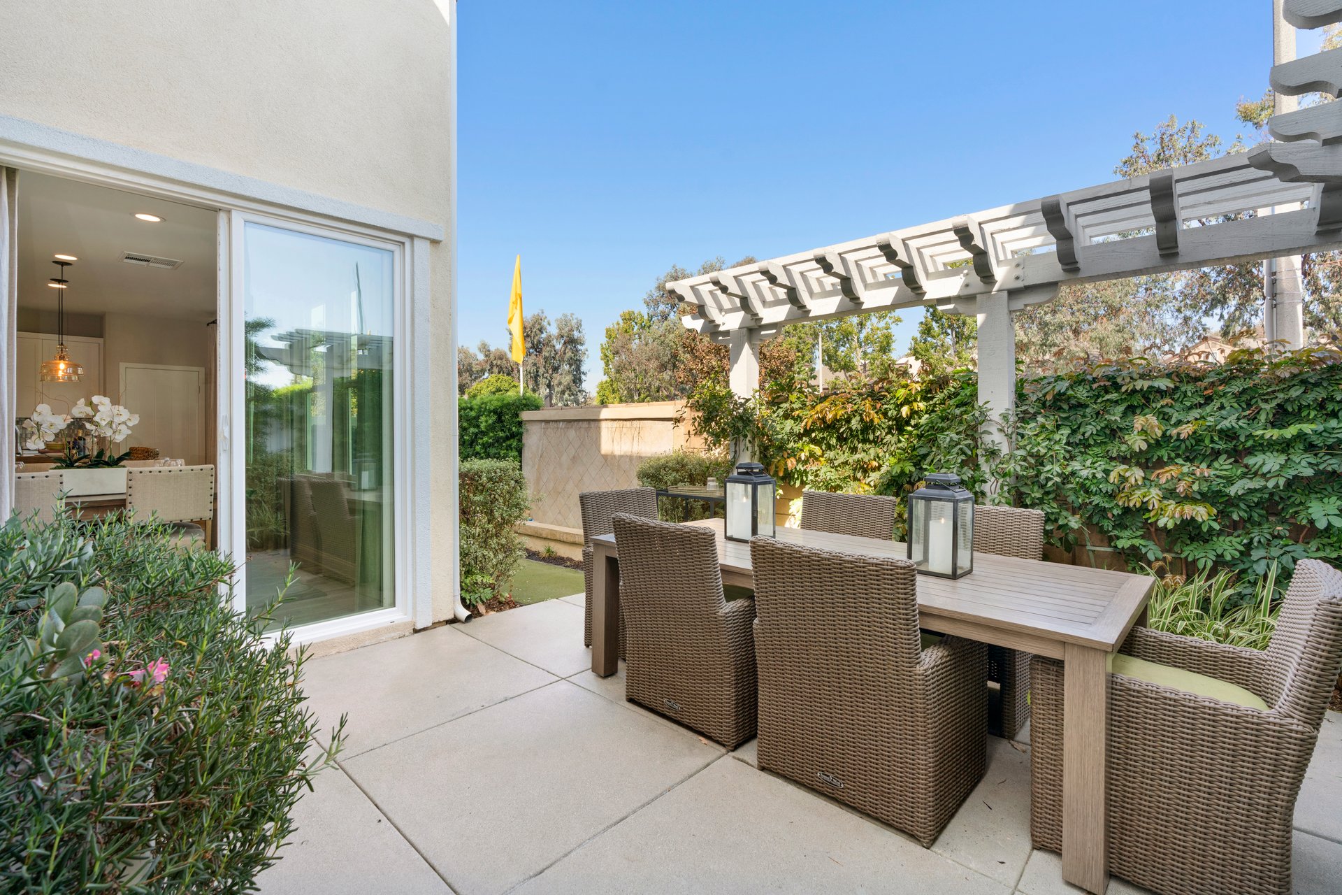 943 Aurora Ln