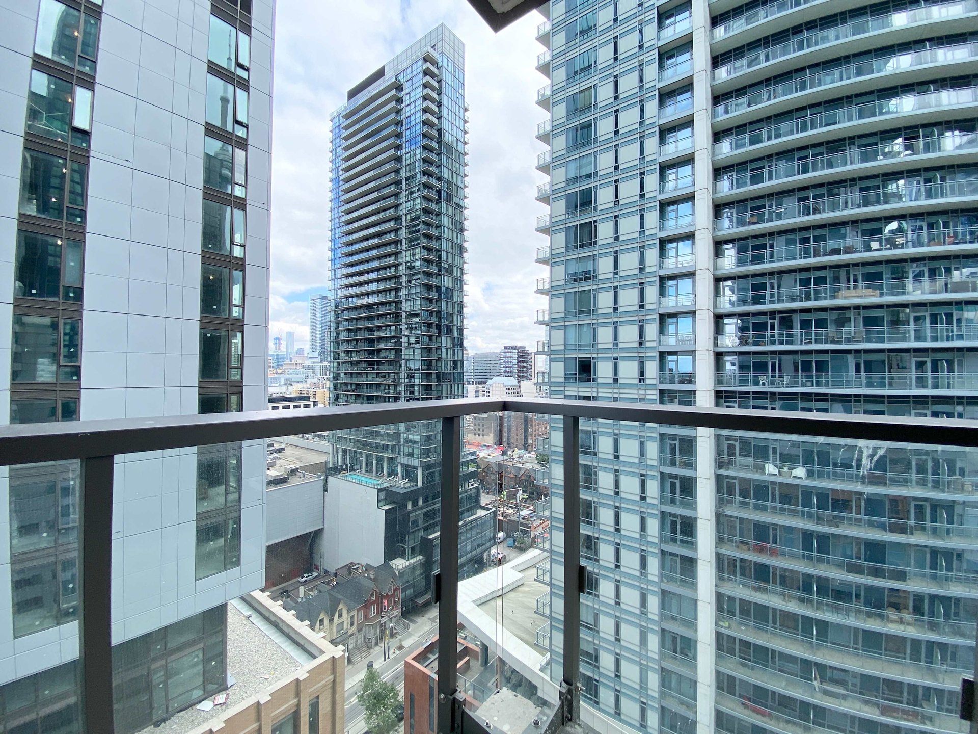 8 Widmer St Unit: 2005