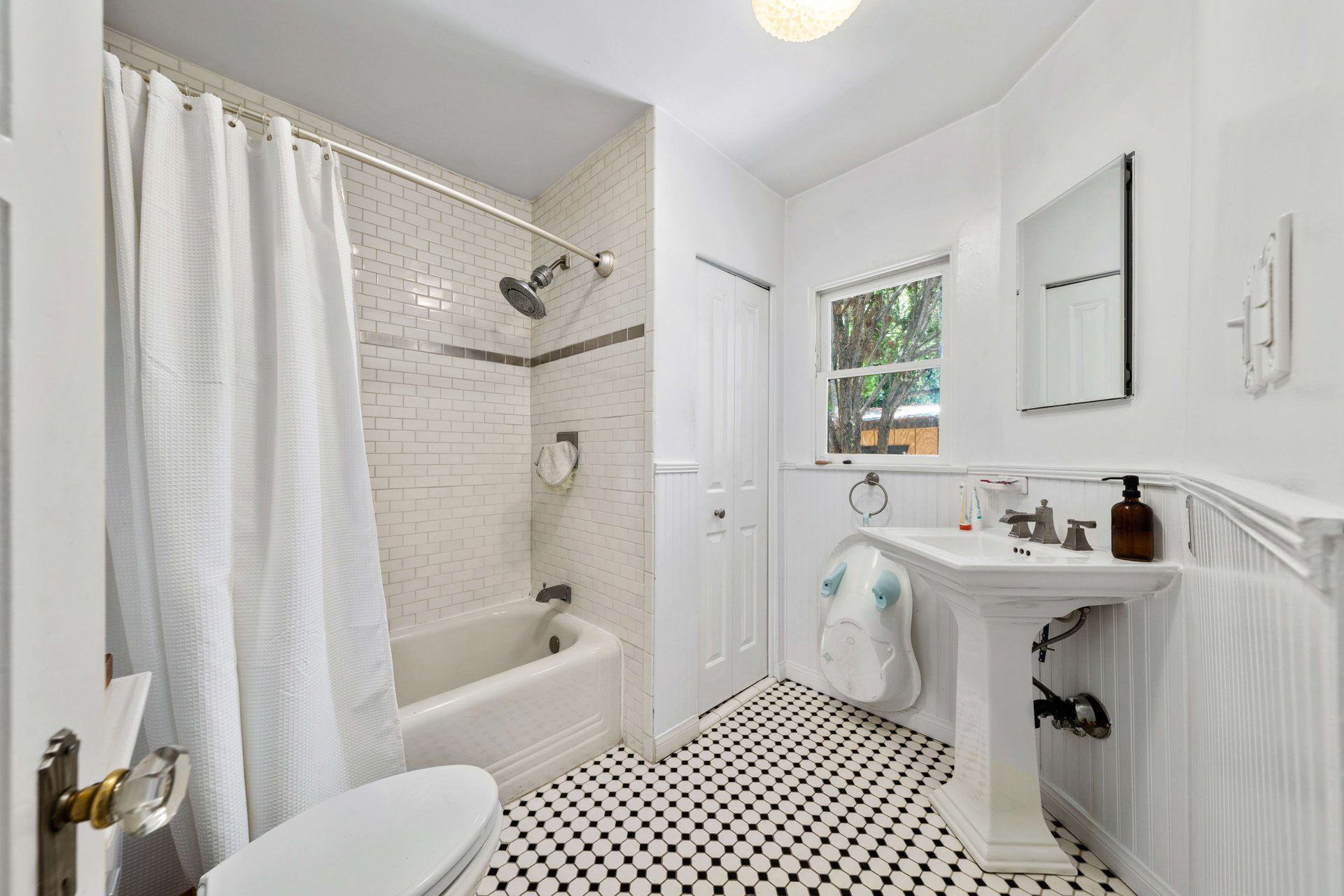 2802 Angus St, Silverlake