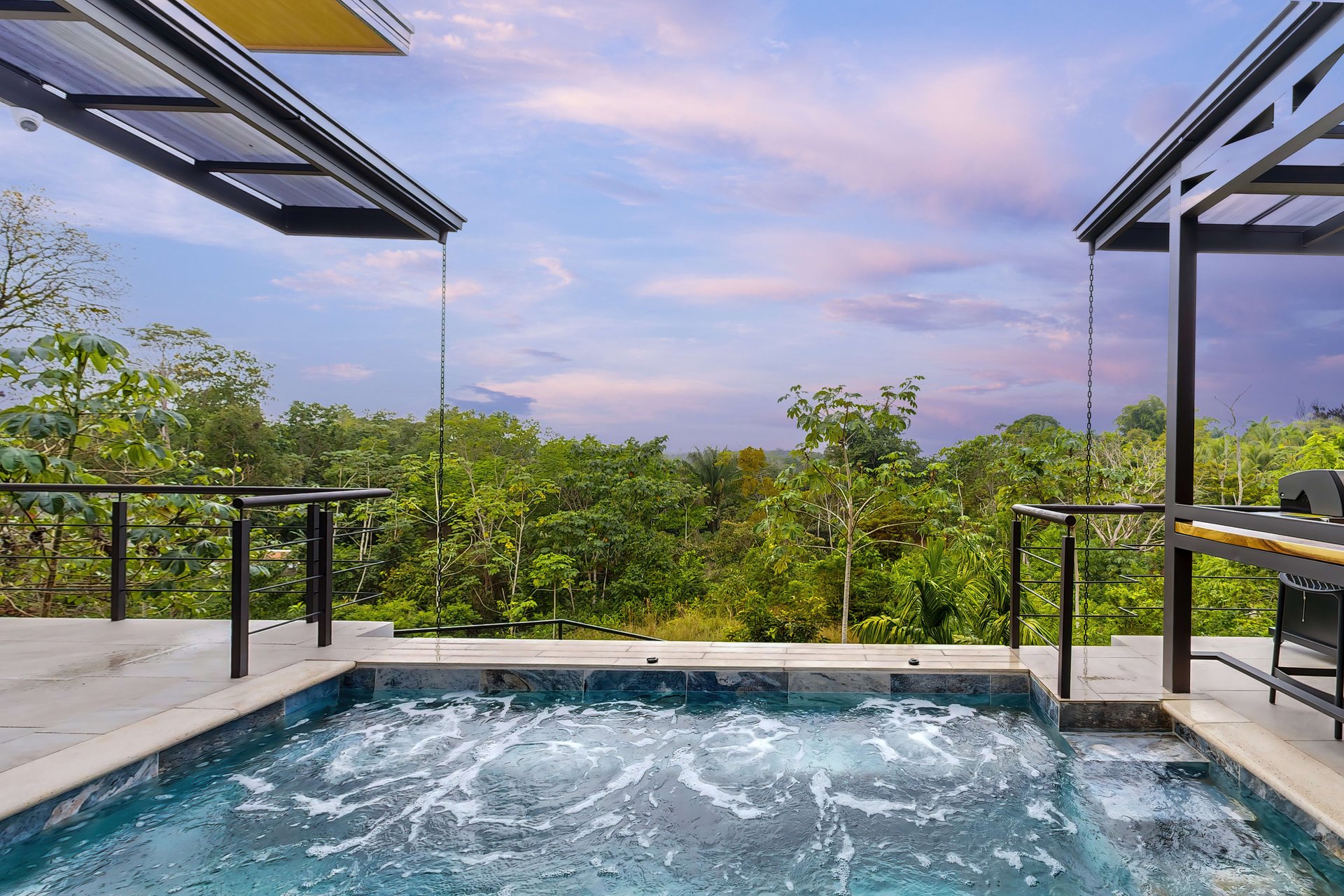 Casa Palma, Brand New Luxury 3 bedroom, 4 bathroom home with Amazing Sunset View in Quepos