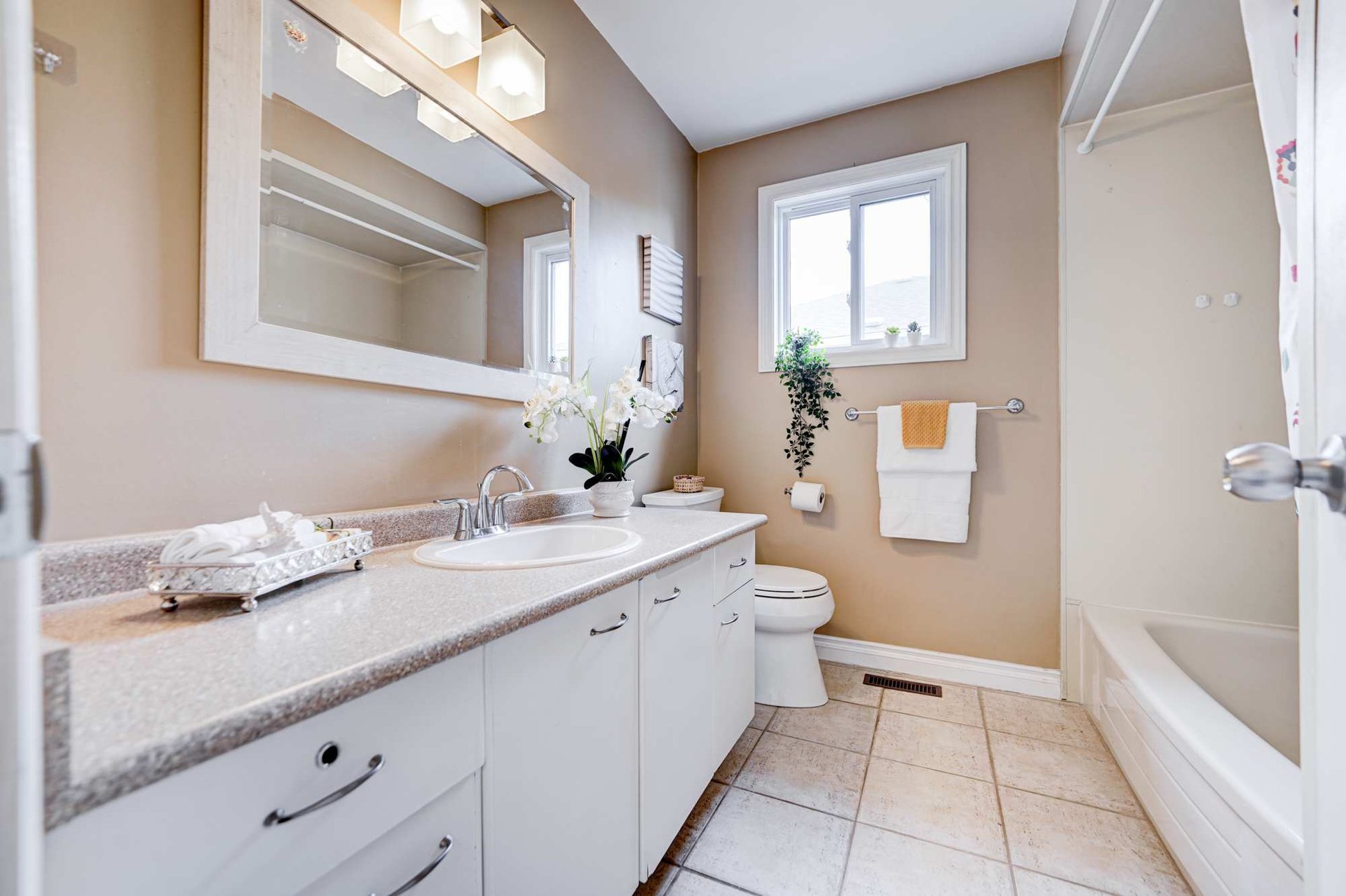 1534 Princeton Cres