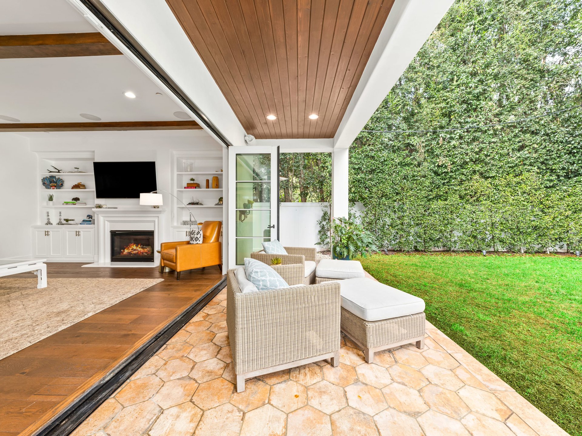 13031 Bloomfield St, Studio City