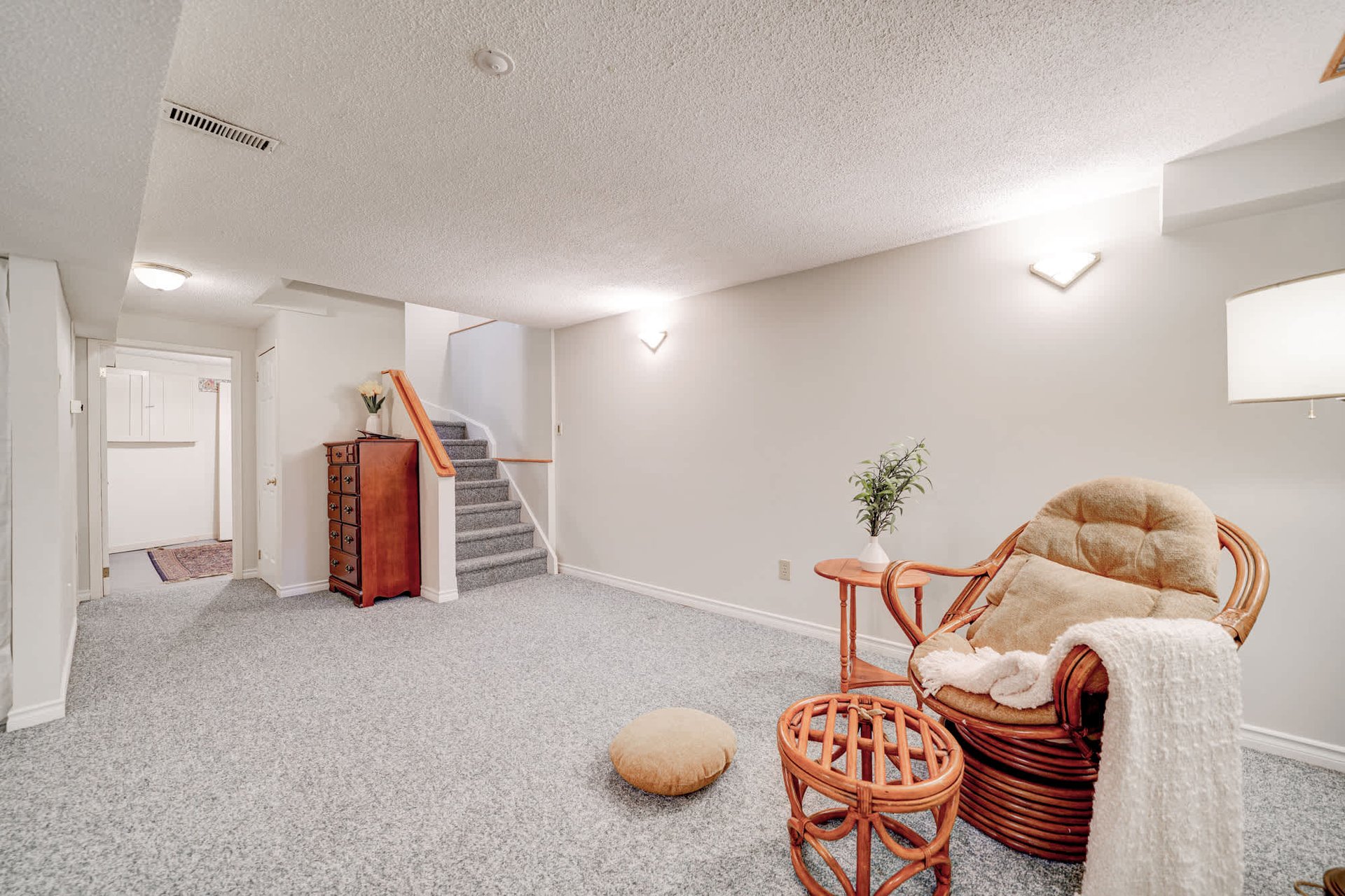 1087 Runnymead Cres