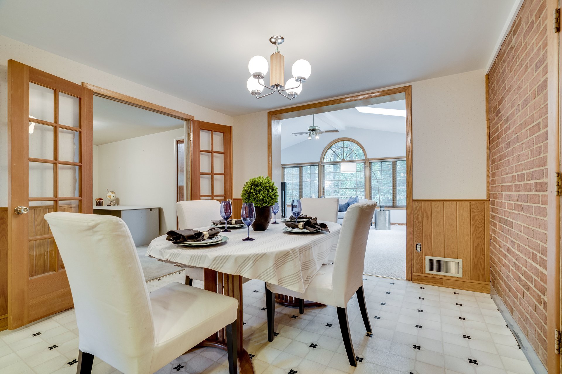 8609 Cyrus Pl
