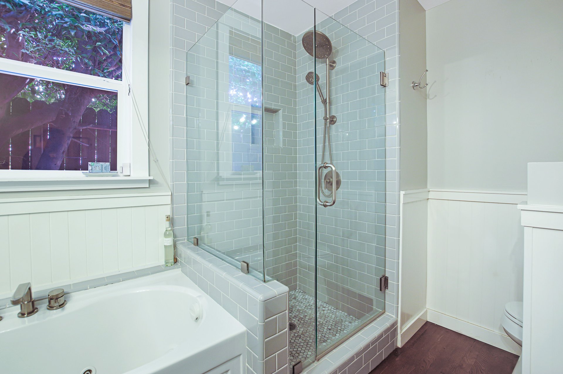 BEAUTIFUL & BRIGHT circa-1920's Craftsman "Cal-Bungalow" Home in Larchmont Village.