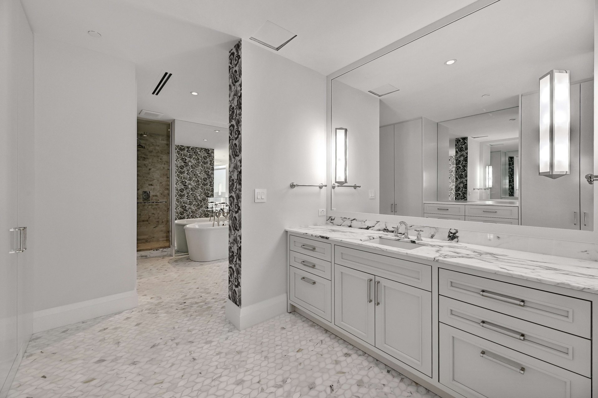 200 Congress Ave #44J