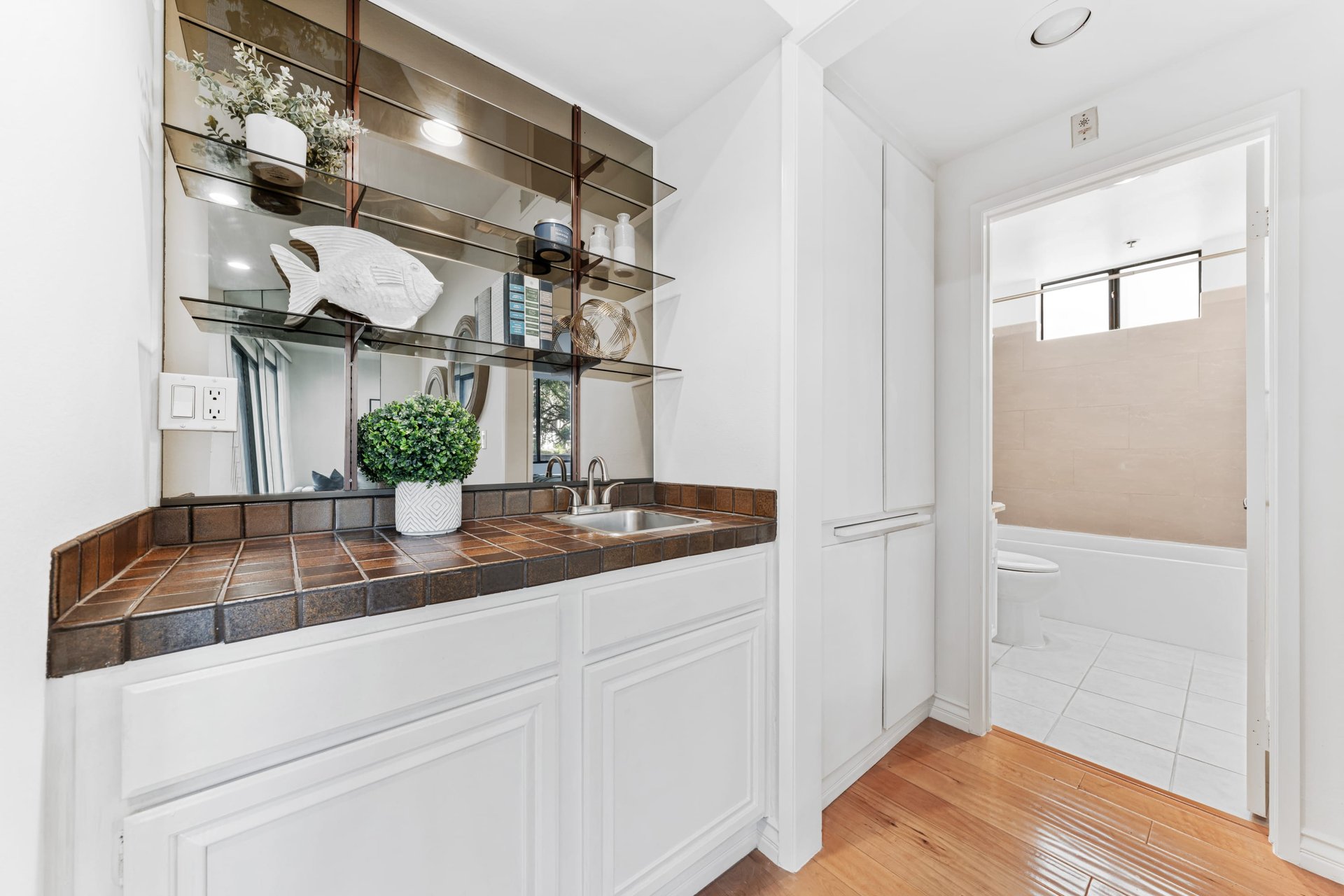 1663 Veteran Ave #101, Westwood