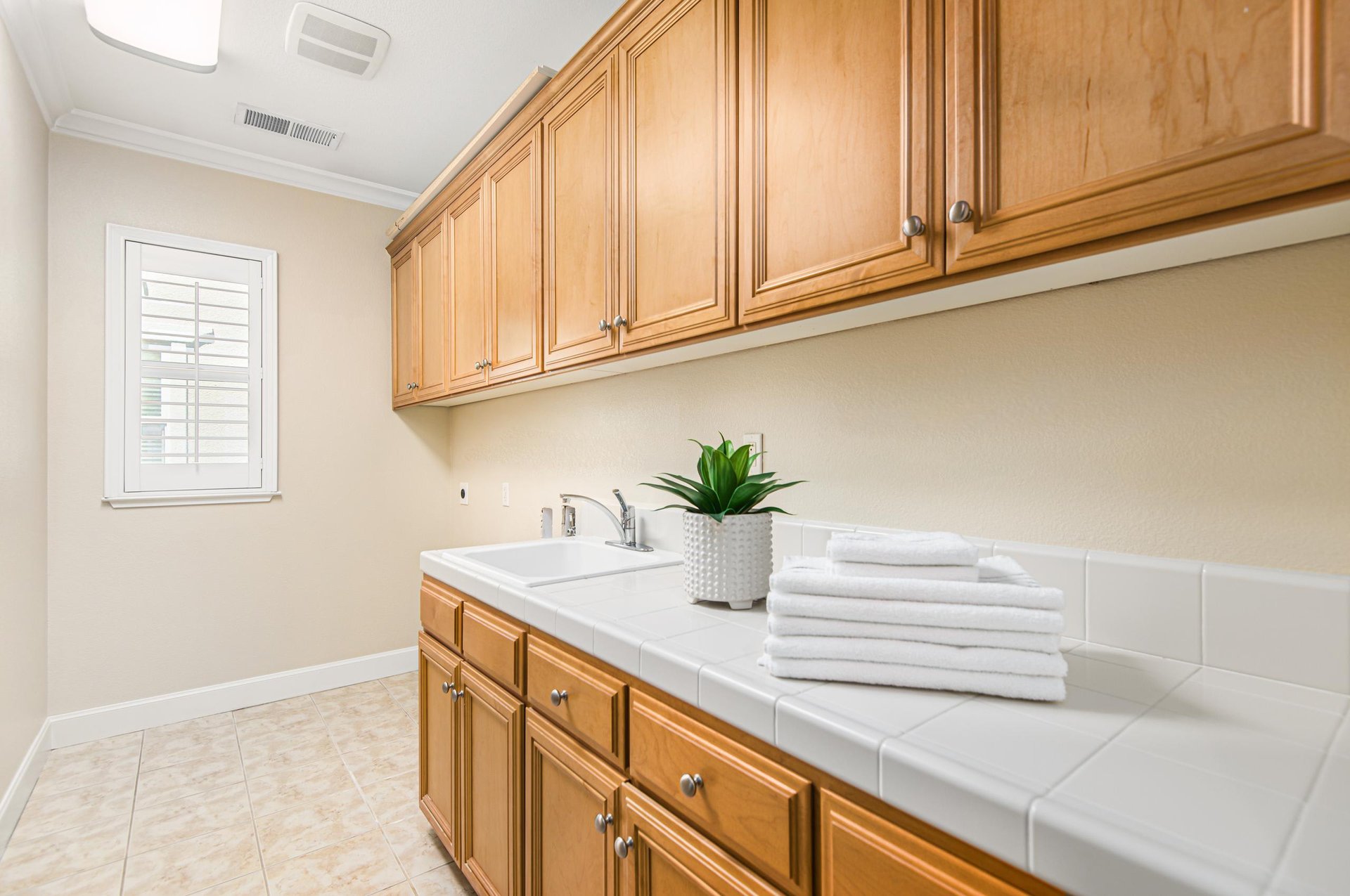 2112 Laguna Creek Lane