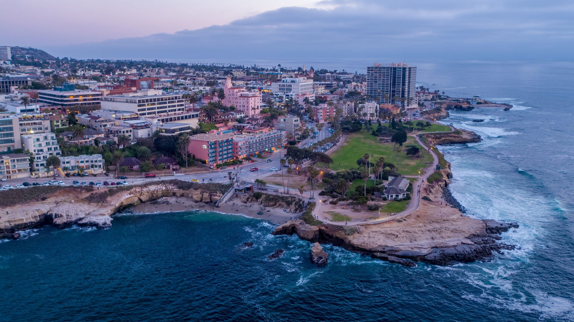 La Jolla, California – Oceanfront cliffs and luxury coastal homes