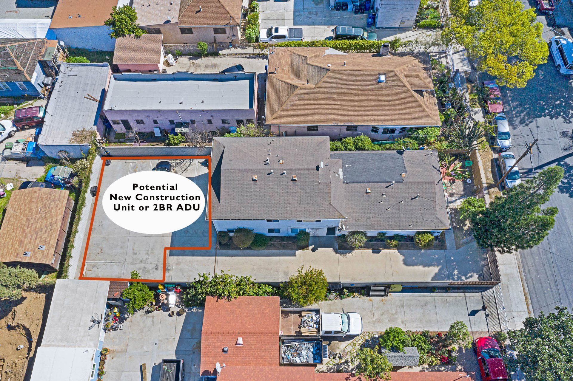 Incredible Triplex Apartment Opportunity near USC. Great Cash Flow. Vacant Lot in Rear for future Development!