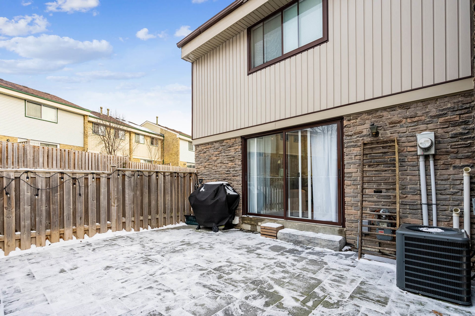 100 - 2779 Gananoque Dr 