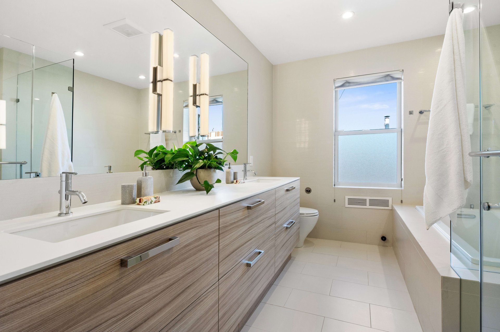 Grand Pacific Heights Apartment