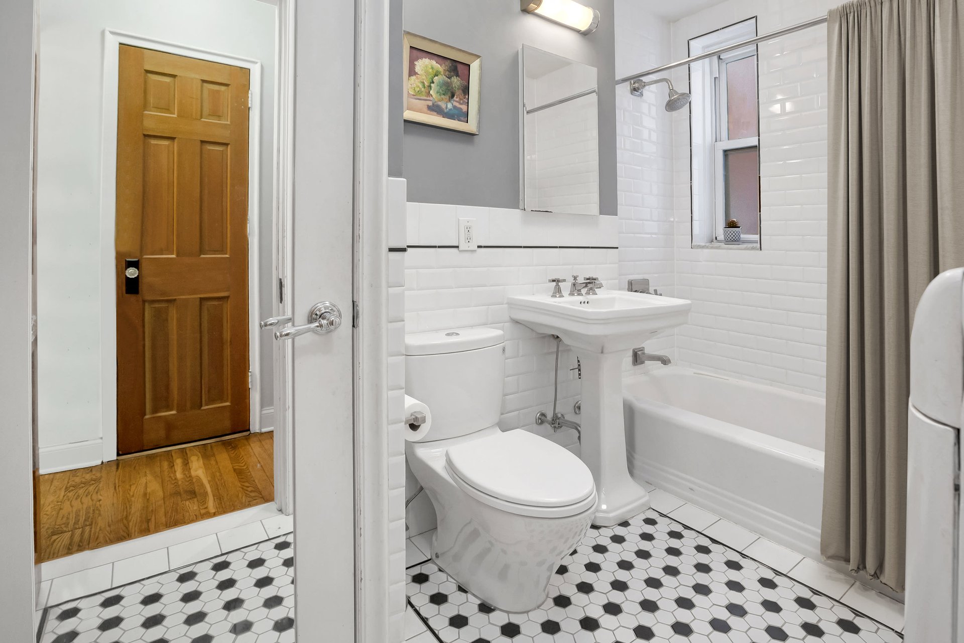 25 Plaza Street West, 2J