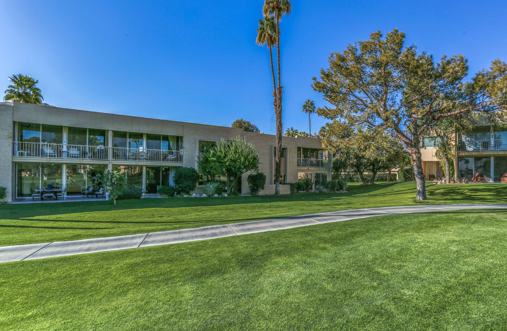 417 Desert Lakes Dr