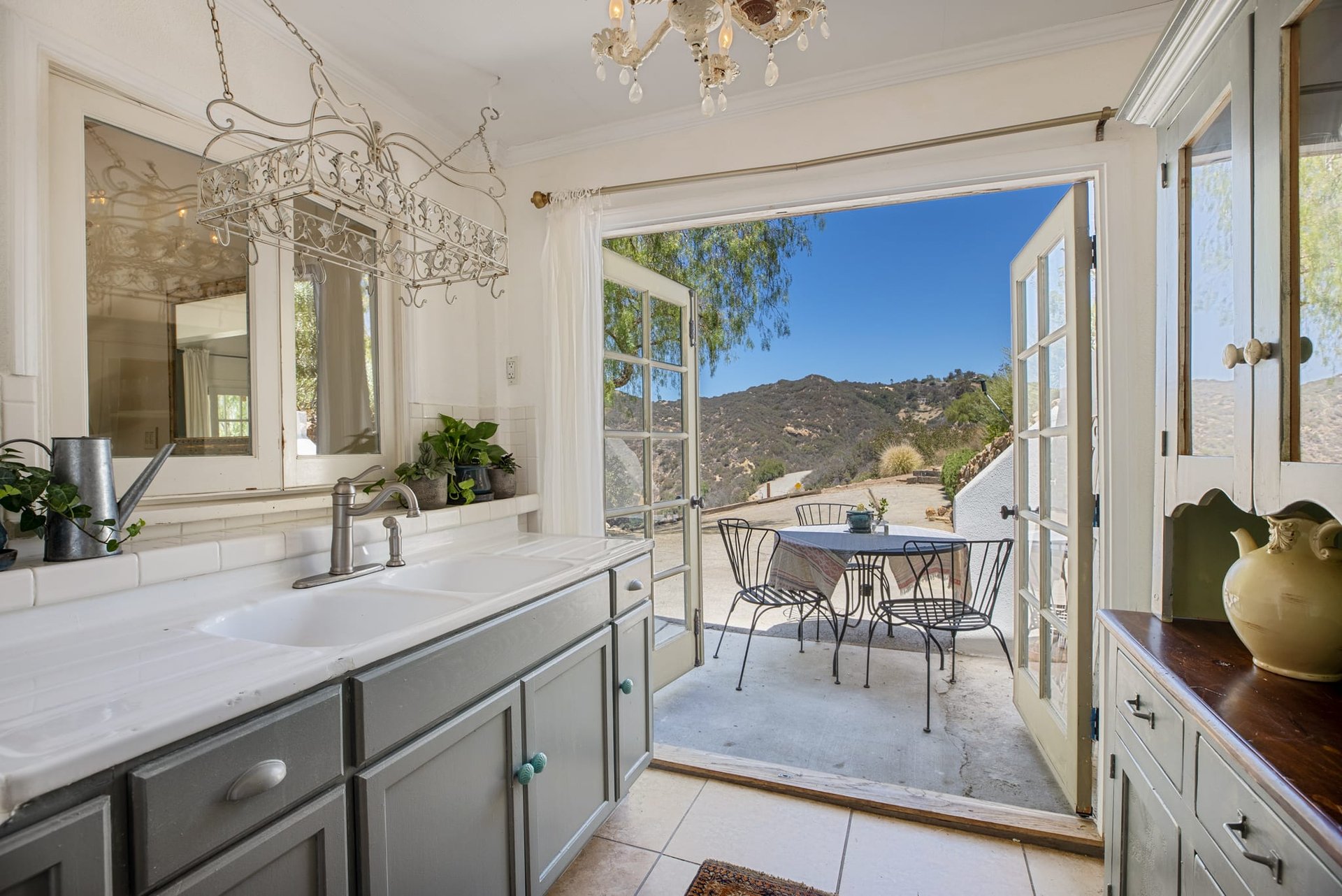 2708 Topanga Skyline Dr