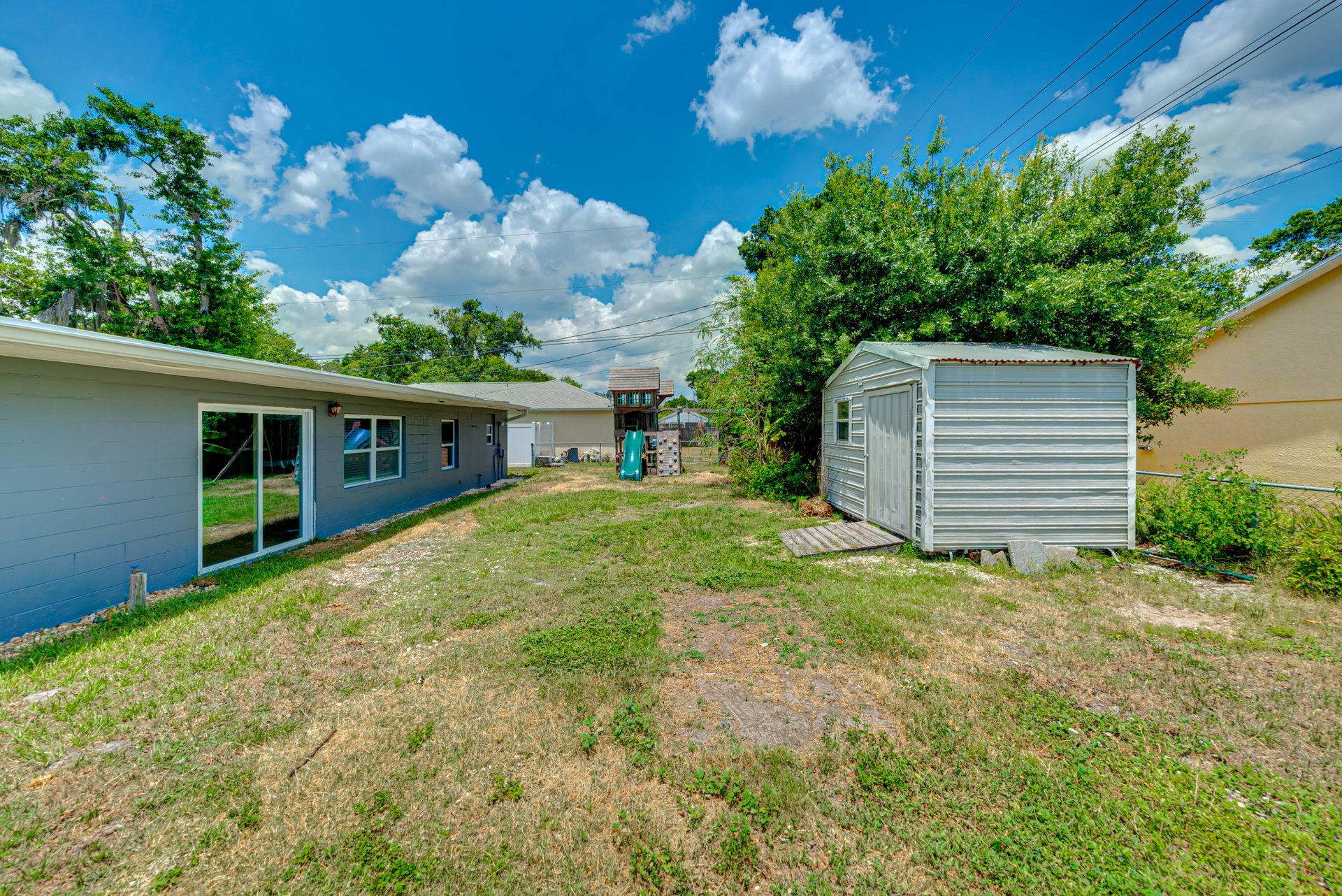 3207 ACACIA  STREET