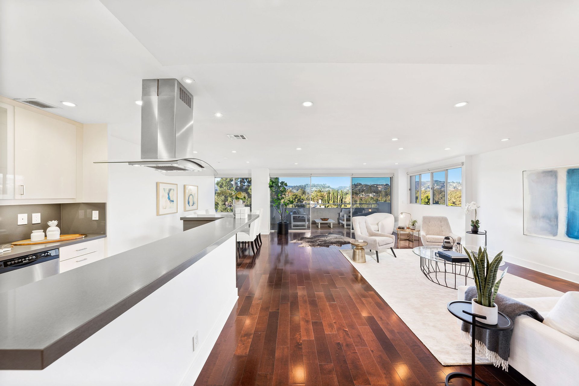 The Comstock #8A, Wilshire Corridor