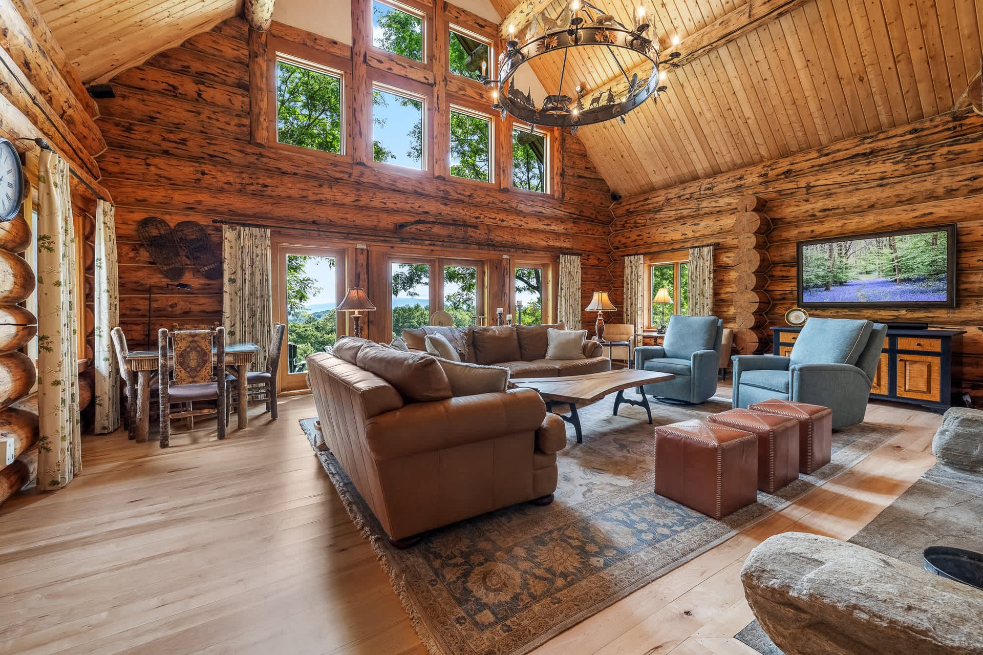 Exclusive Mountain Log Home - Monthly Rental Avail.