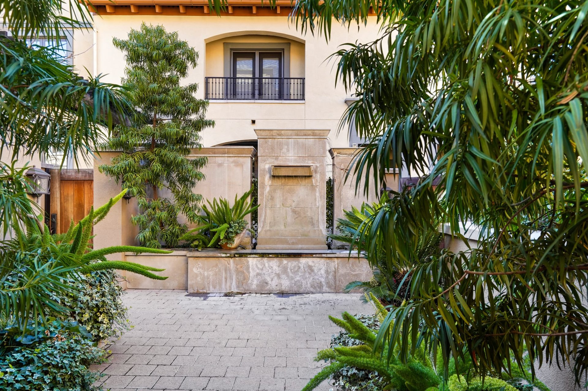 356 Santana Row APT 319